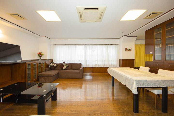 (New) Nipponbashi Station in the heart of Osaka 20 meters on foot, 2 bathrooms The apartment can accommodate 10 people