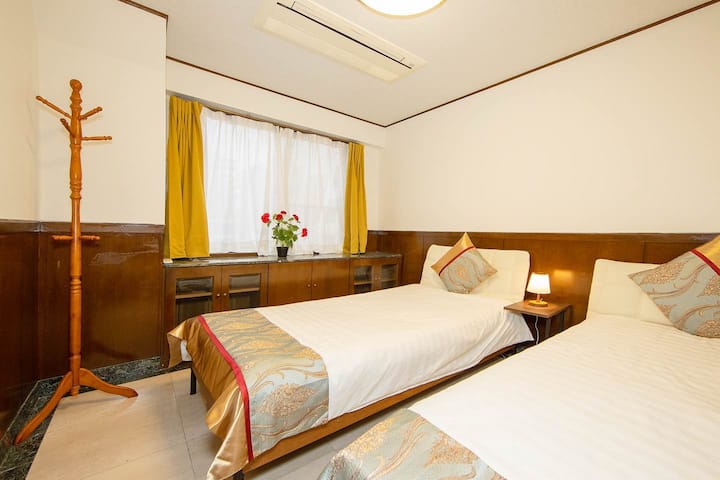 (New) Nipponbashi Station in the heart of Osaka 20 meters on foot, 2 bathrooms The apartment can accommodate 10 people