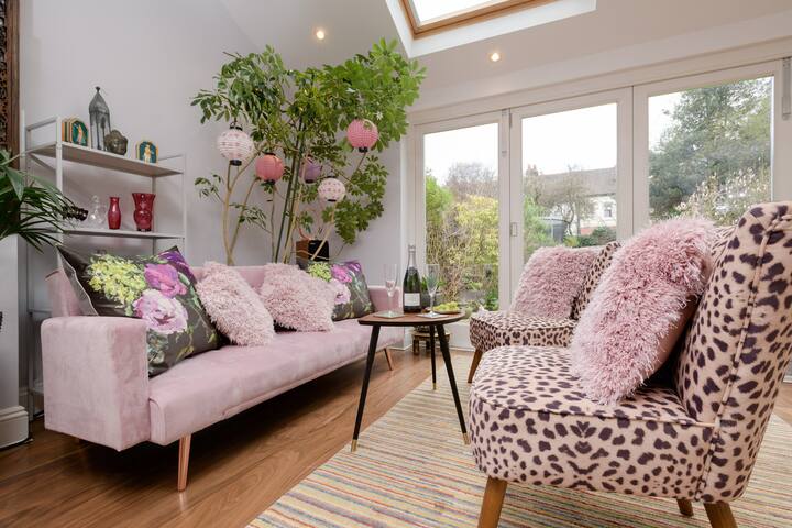 Luxury 6 Double Bedroom London Town house gallery image 3