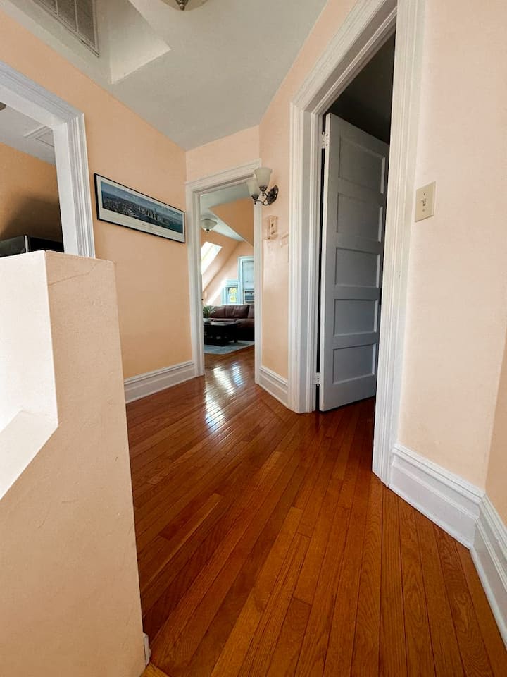 Minutes to NYC: Top-Tier 1-Bedroom Apartment