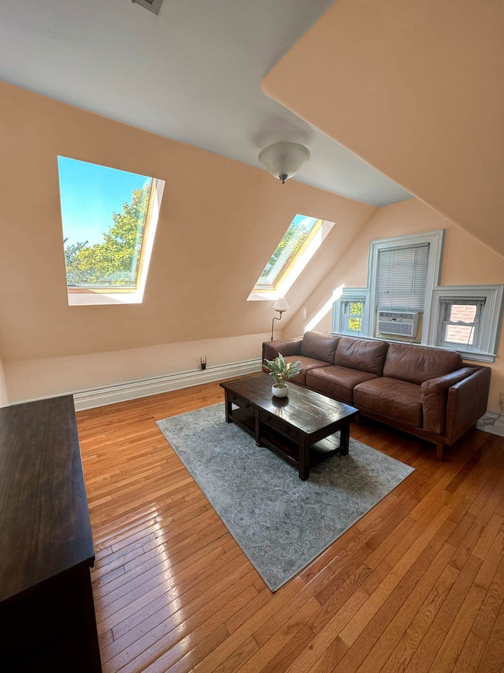 Minutes to NYC: Top-Tier 1-Bedroom Apartment
