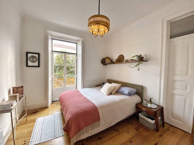 Sunny and Spacious Townhouse in Santos – Peaceful gallery image 2