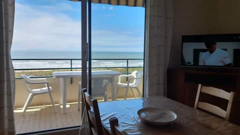 Top Airbnb: Beach and sea-facing apartment in Notre Dame De Monts
