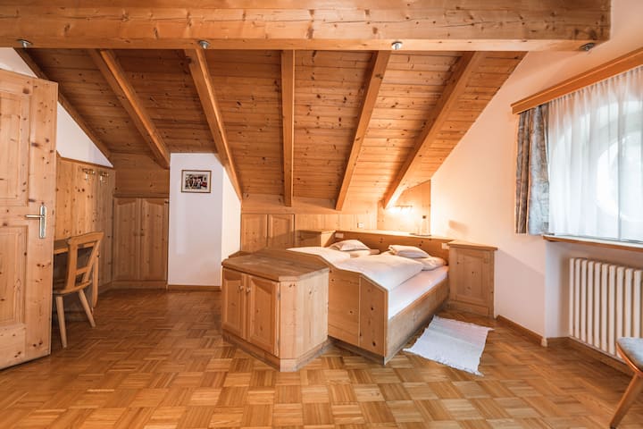 1号卧室配有双人床