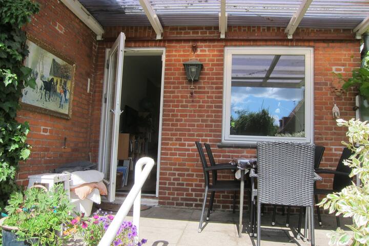 Villa near city centre and beach gallery image 4