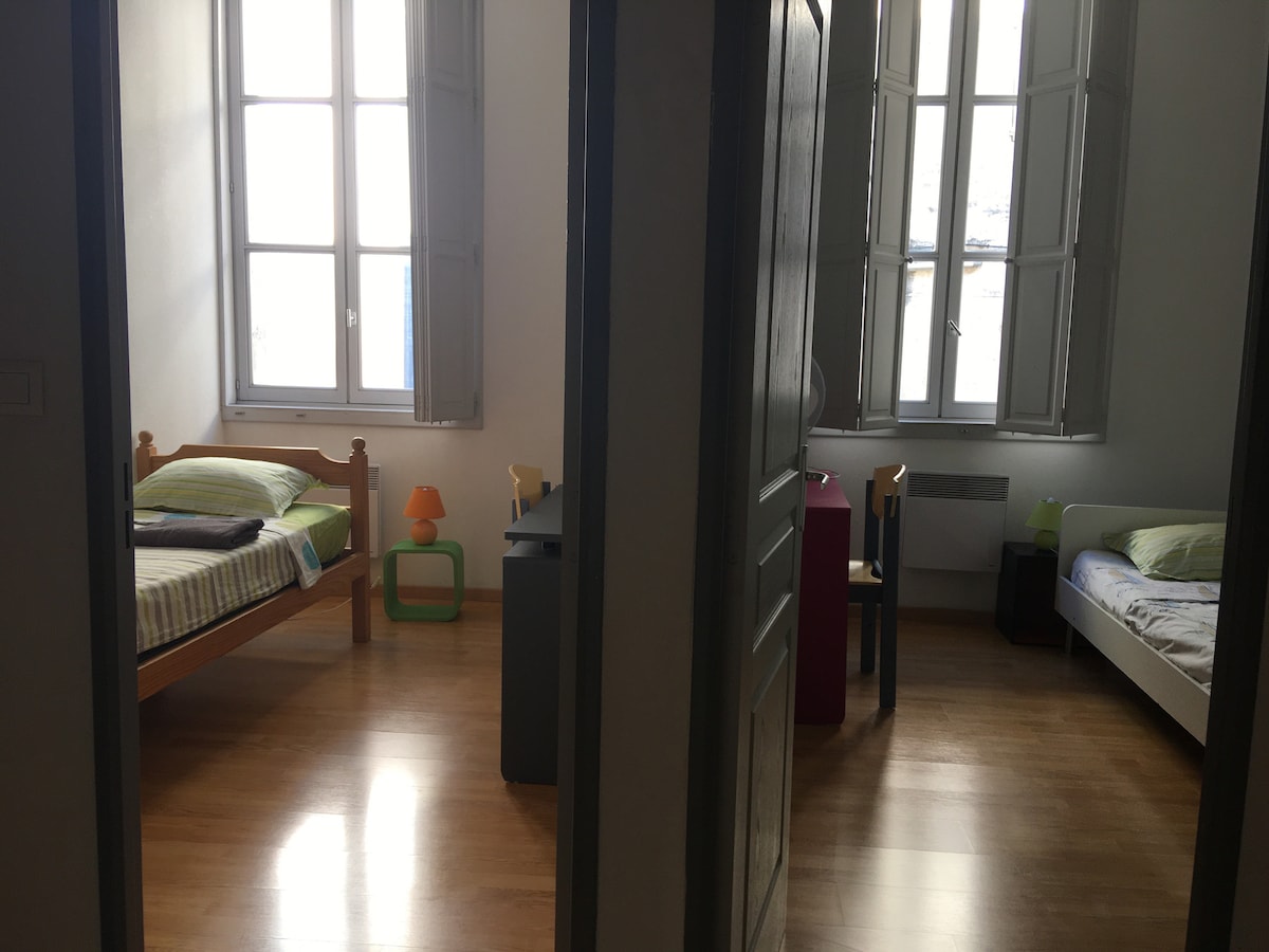 ห้องนอน 1 และ 2