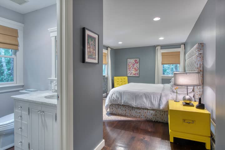 Master - Ghorofa ya 1 iliyo na bafu la chumbani + beseni la jakuzi