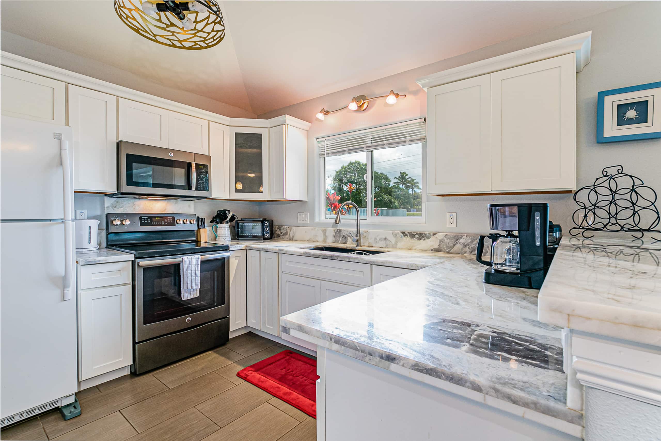 Home in Keaau · ★4.67 · 3 bedrooms · 5 beds · 2 private baths - Image 8
