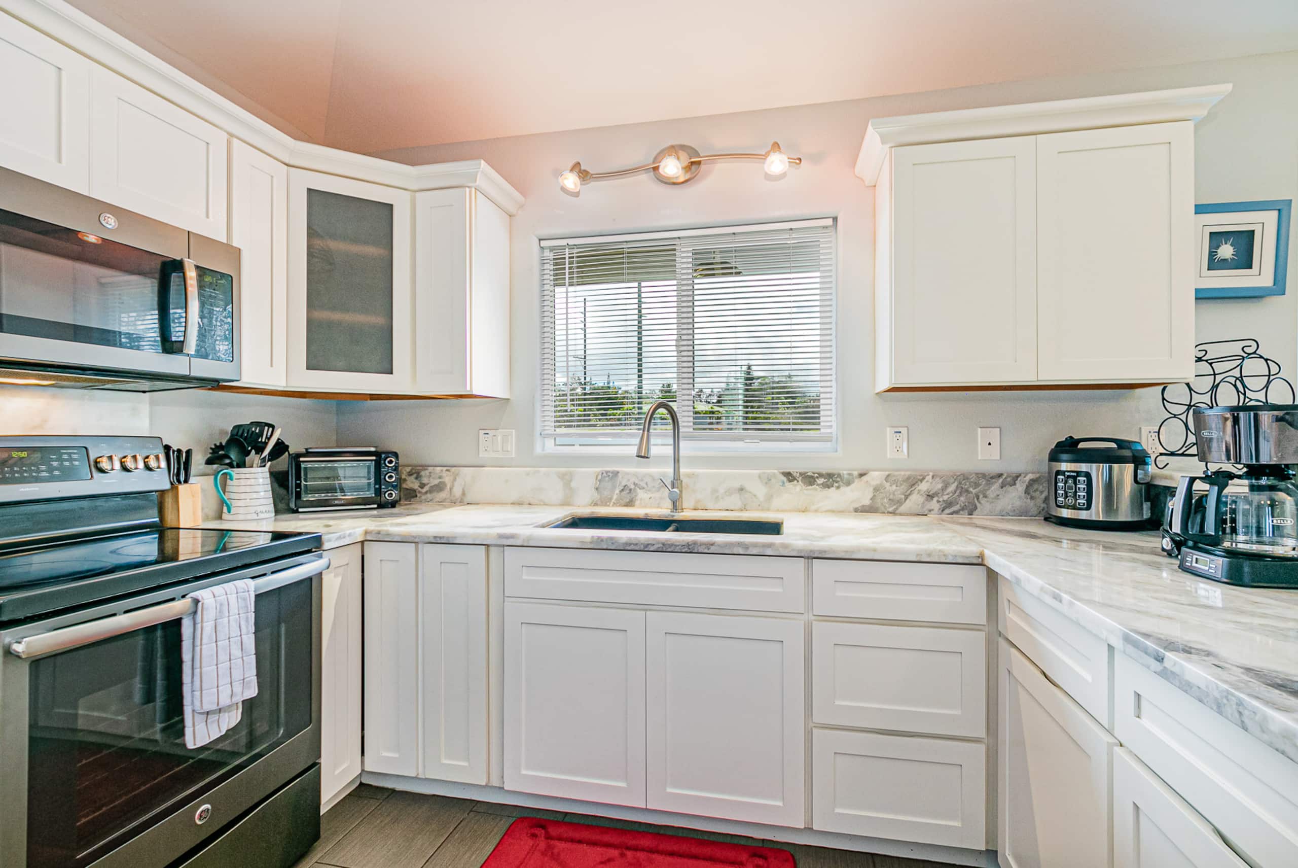 Home in Keaau · ★4.67 · 3 bedrooms · 5 beds · 2 private baths - Image 9