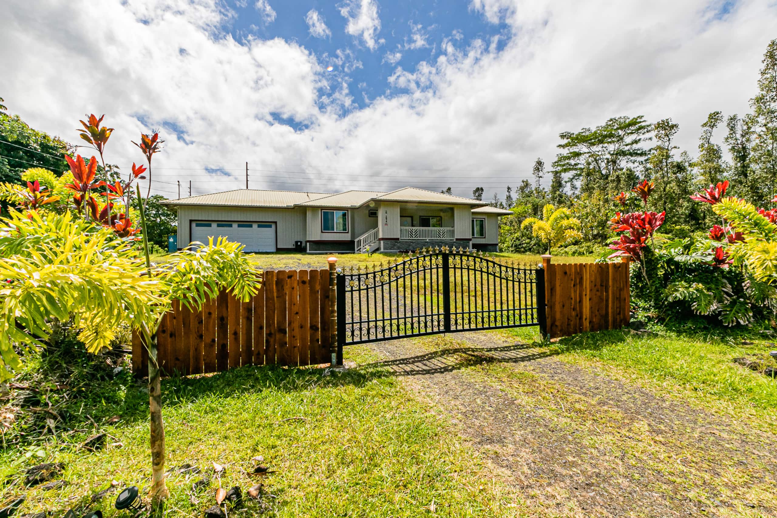 Home in Keaau · ★4.67 · 3 bedrooms · 5 beds · 2 private baths - Image 27