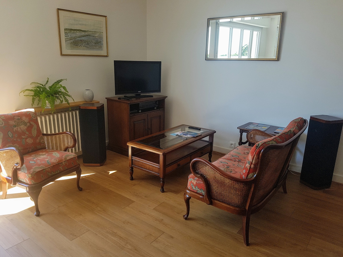 Annonce Airbnb populaire: In the woods just near beach and coastal footpaths à Saint Nazaire