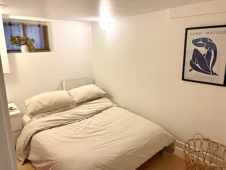 独立卧室，自然光线充足