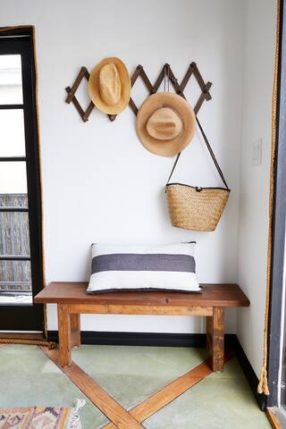 The Beach House on Bay Shore (with parking) gallery image 5