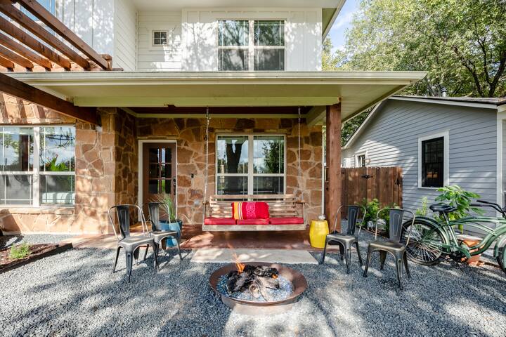 East ATX Luxury Home + Heated Pool + Detached Loft gallery image 4