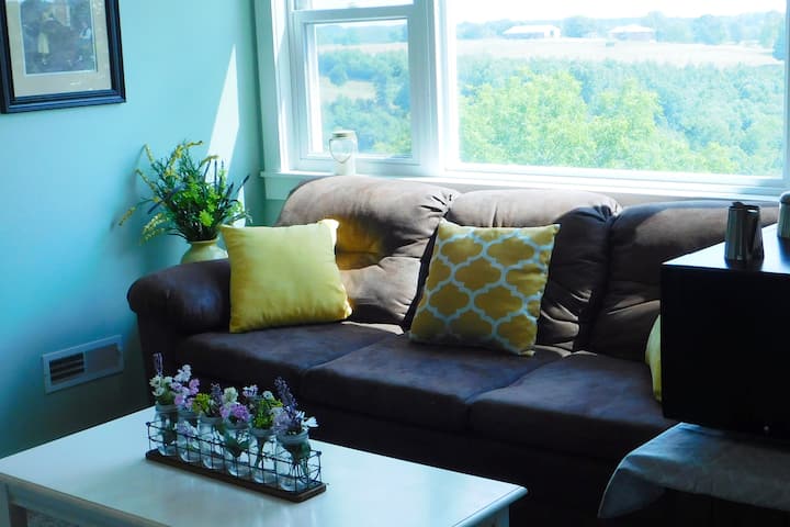 Charming Guest Suites With Magnificent Views - Spokane, MO