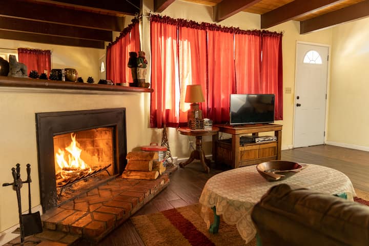 Cozy Cabin Located Near Slopes- Close To Stores - Big Bear Lake, CA