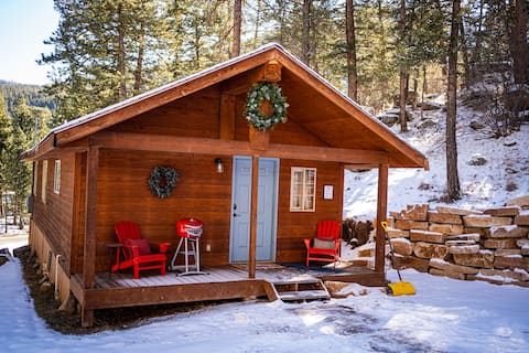 Cozy Canyon Cabin -13 acres, private hiking trail