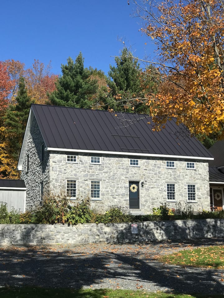 Vermont Timber Frame Stone House With Amazing View - 格魯吉亞