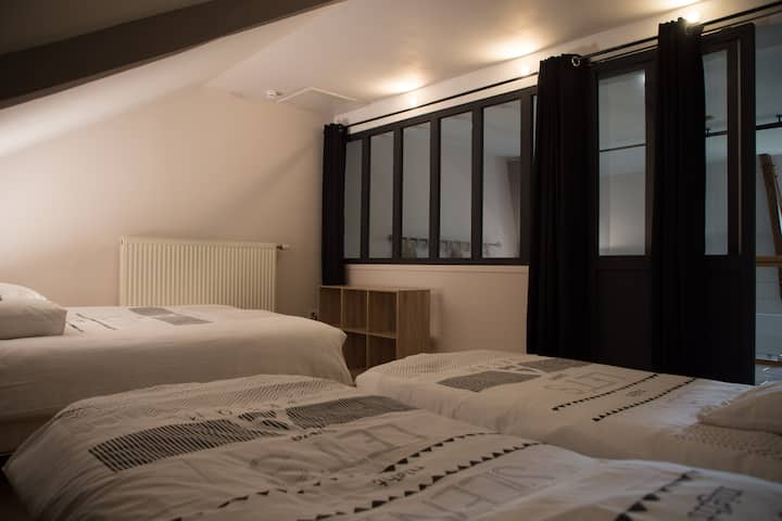 Bedroom with 4, 1 bed 160x200 and 2 beds 90x190