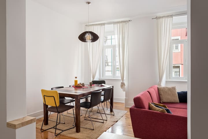 New Spacious 3 Bed City Apartment