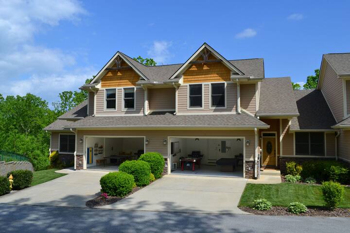 Luxury Mountain Home near Biltmore & Breweries gallery image 5
