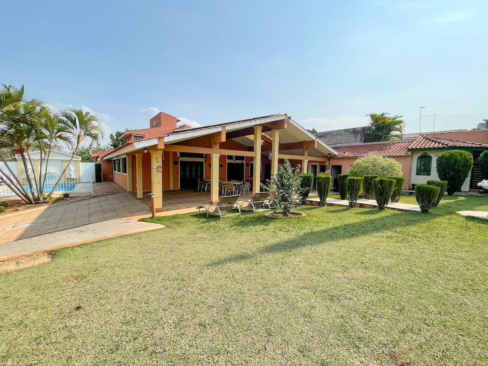 Top-earning Airbnb listing in Maringá, 6 bedrooms