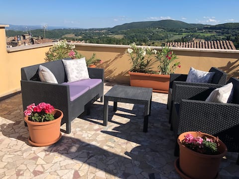 Airbnb con migliori performance: Magnificent 2 BR with Terrace and Air Conditioning a Montepulciano