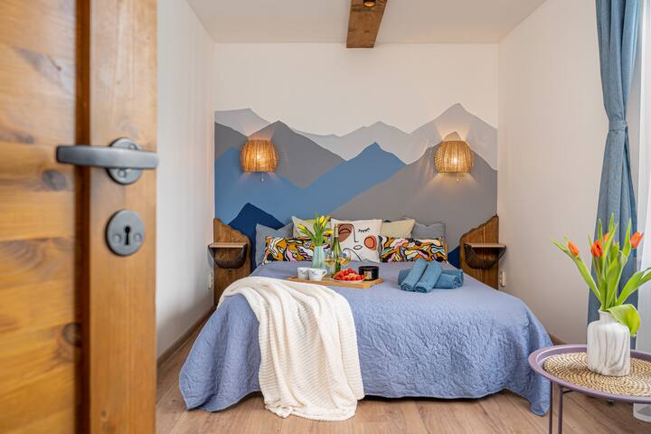 Family Friendly Apartment. Playground / Free Park.