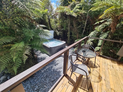 Spacious 3 BR House w/ Hot Tub