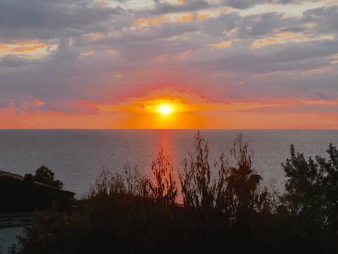 *Villa Tropea Spiaggia Privata Vista Aeolie*