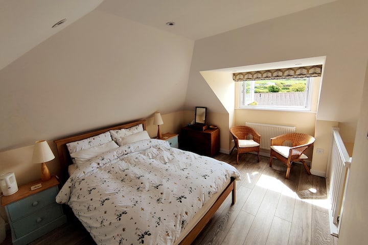 Голем брачен кревет (широк 110-124 см) со приватна