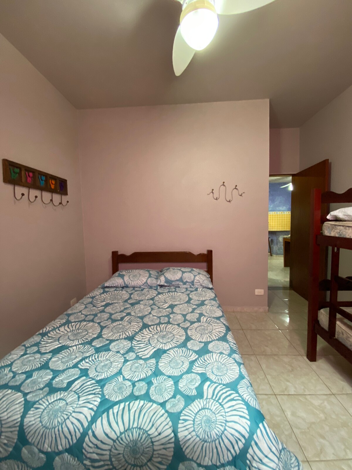 Спалня 2 стандартни двойни легла плюс двуетажно легло