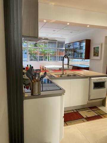 Modern apartment 4-min walk to Copacabana Palace gallery image 2