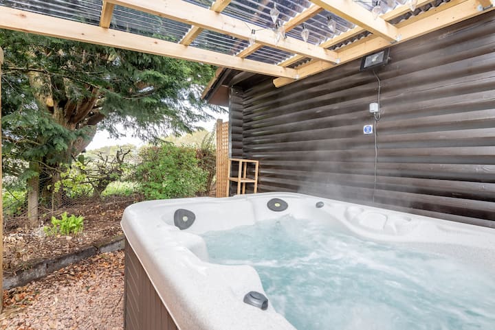 Cosy logcabin apt with private hot tub