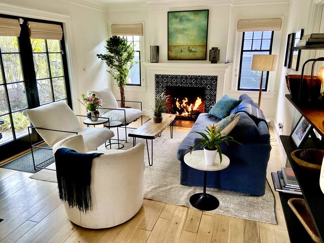 Venice Beach Indoor-Outdoor Oasis in Walk Street District gallery image 3