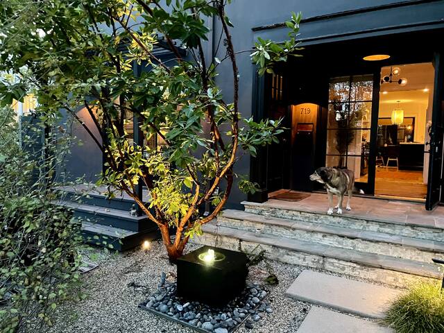 Venice Beach Indoor-Outdoor Oasis in Walk Street District gallery image 5