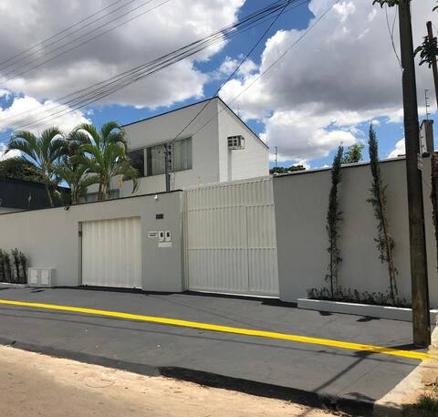 House with pool, barbecue and lots of refinement