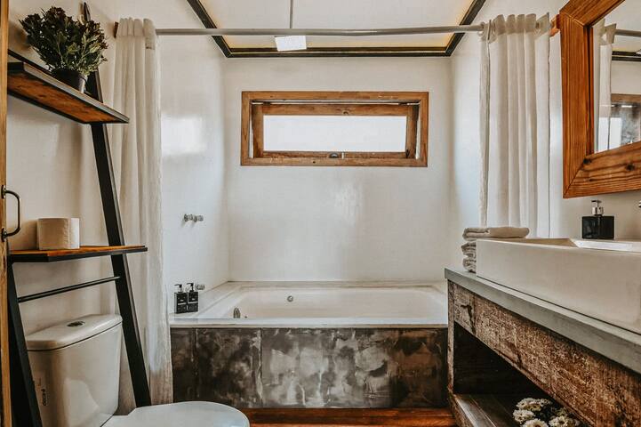 Timeless Art-Deco Mansion w/ Stunning City Views gallery image 2