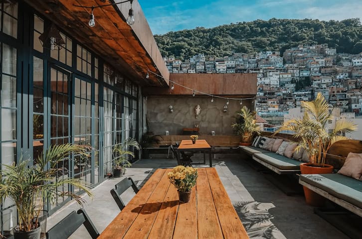 Timeless Art-Deco Mansion w/ Stunning City Views