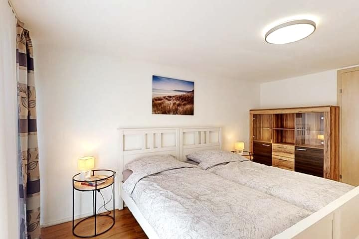 Chumba cha kulala chenye kitanda cha watu wawili 180x200