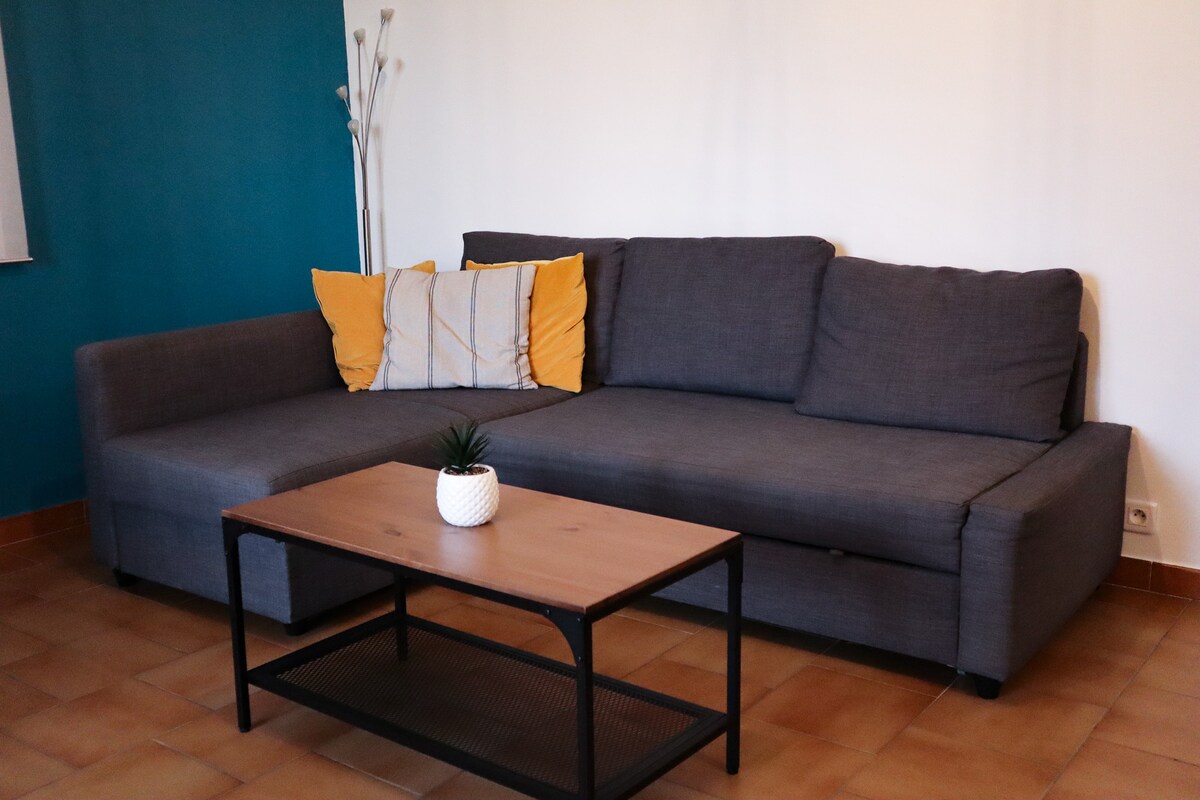 Airbnb performant: Bottom of villa 5 km from the beaches with village view à Ollioules