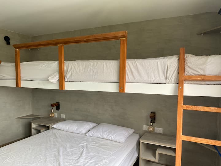 Dormitorio 1 con vista al jardín