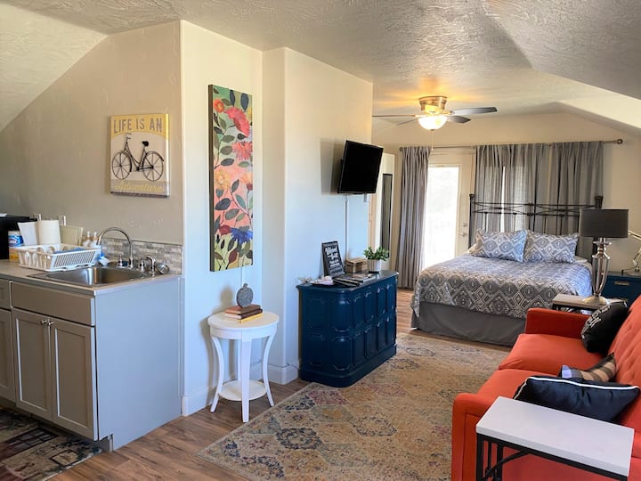 St. Diamond Valley Upstairs Apartment Apartments for Rent in