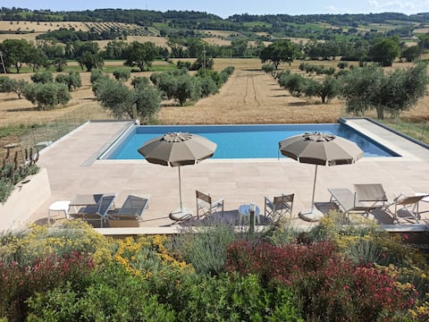 Annuncio Airbnb popolare: Casa Leccino (house with a view) a Macerata
