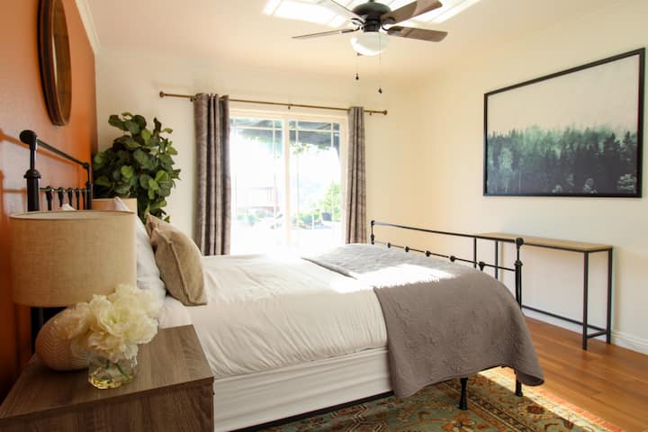 Secondary bedroom with queen bed. Enjoy access directly to pool and hot tub.