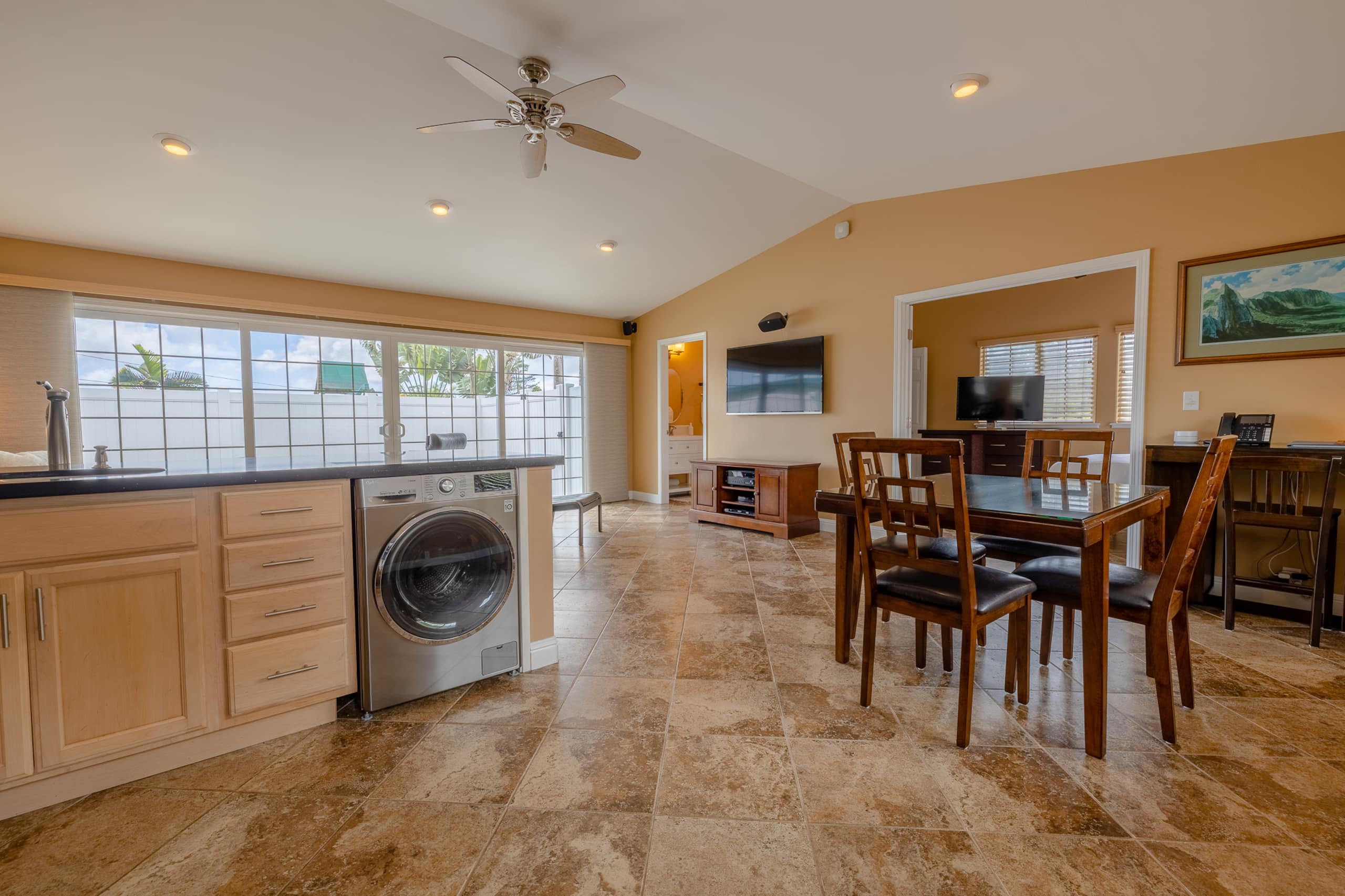 Home in Hilo · ★4.98 · 1 bedroom · 2 beds · 1 bath - Image 10