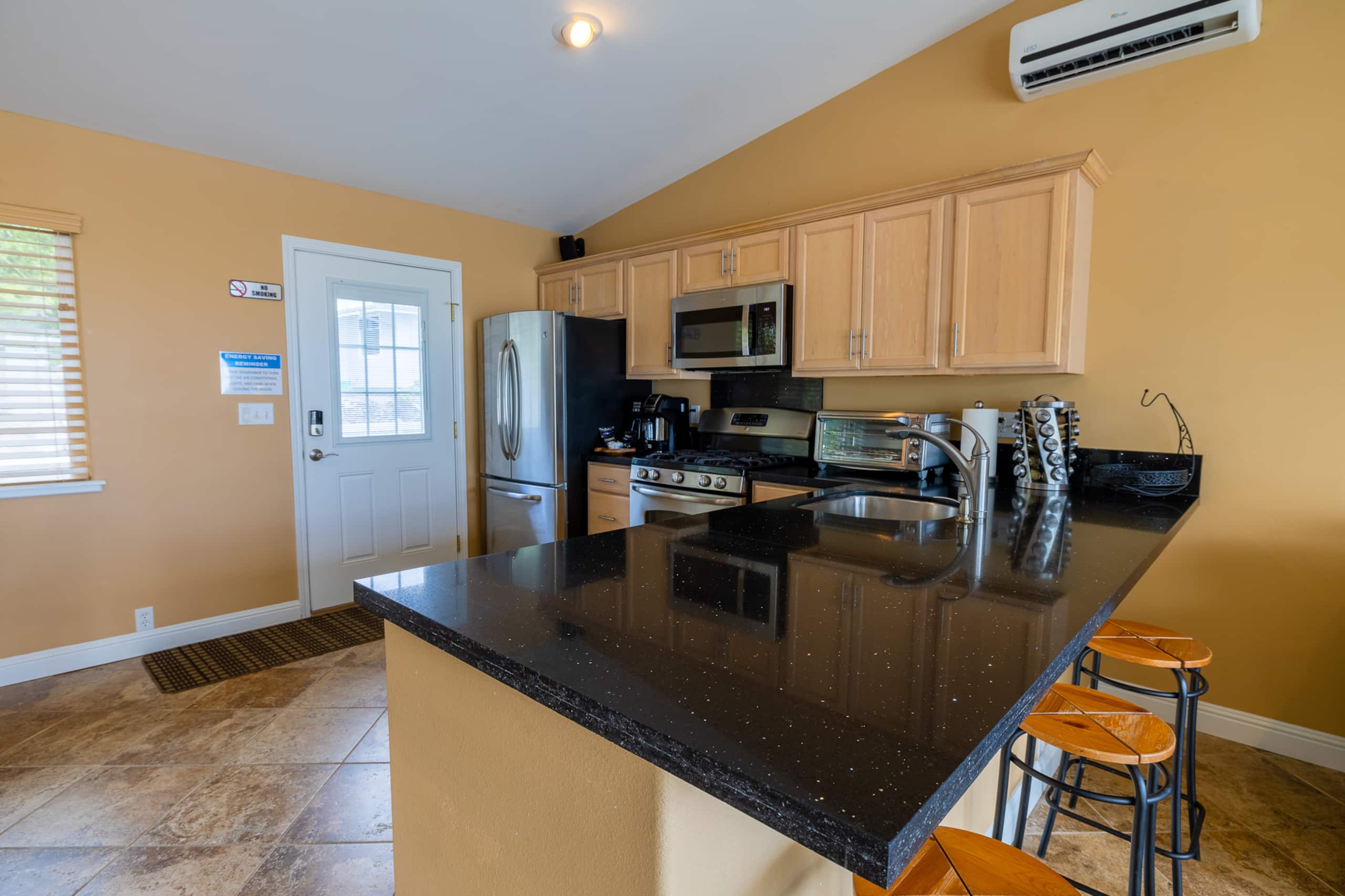 Home in Hilo · ★4.98 · 1 bedroom · 2 beds · 1 bath - Image 9