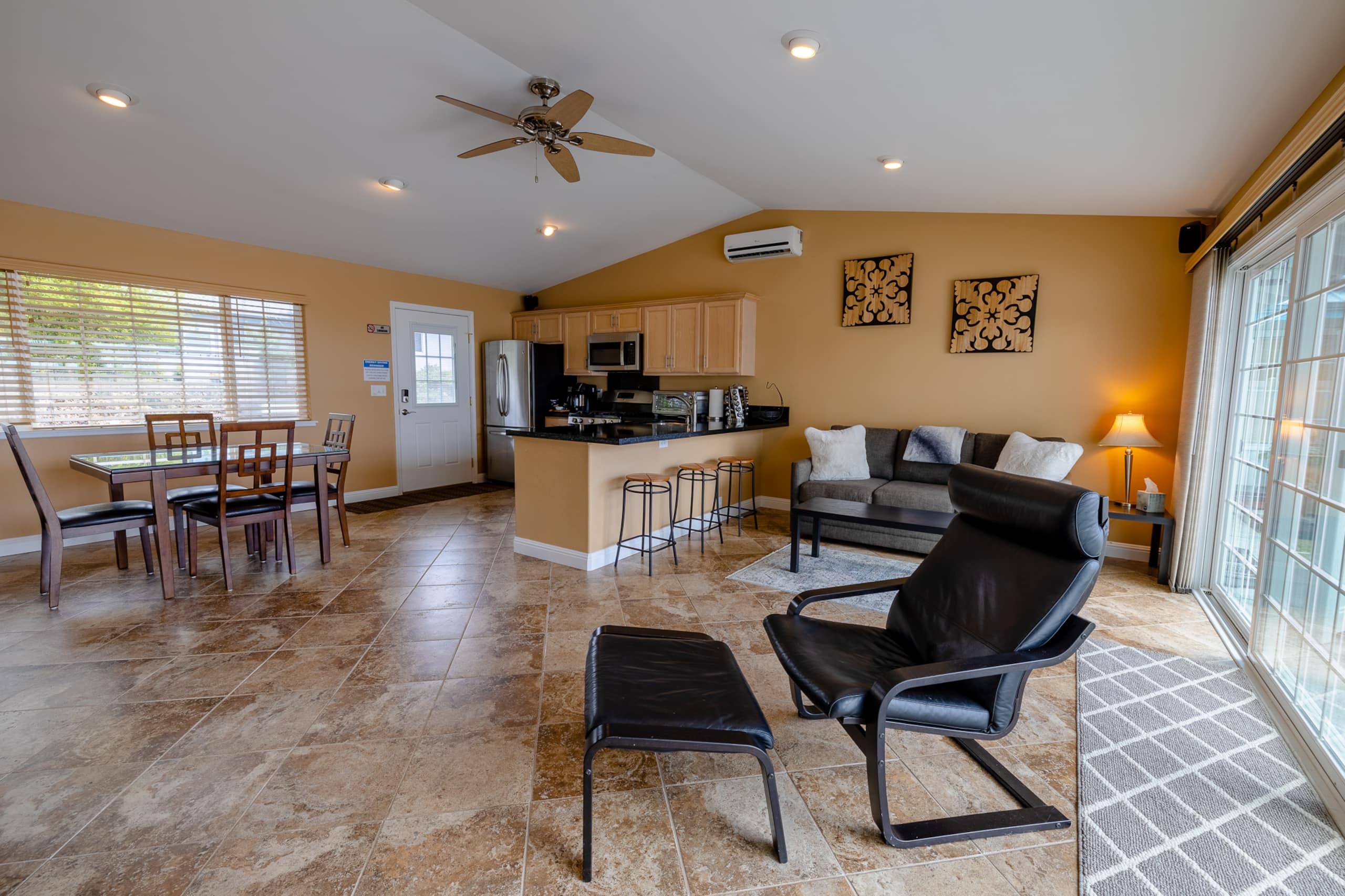 Home in Hilo · ★4.98 · 1 bedroom · 2 beds · 1 bath - Image 2
