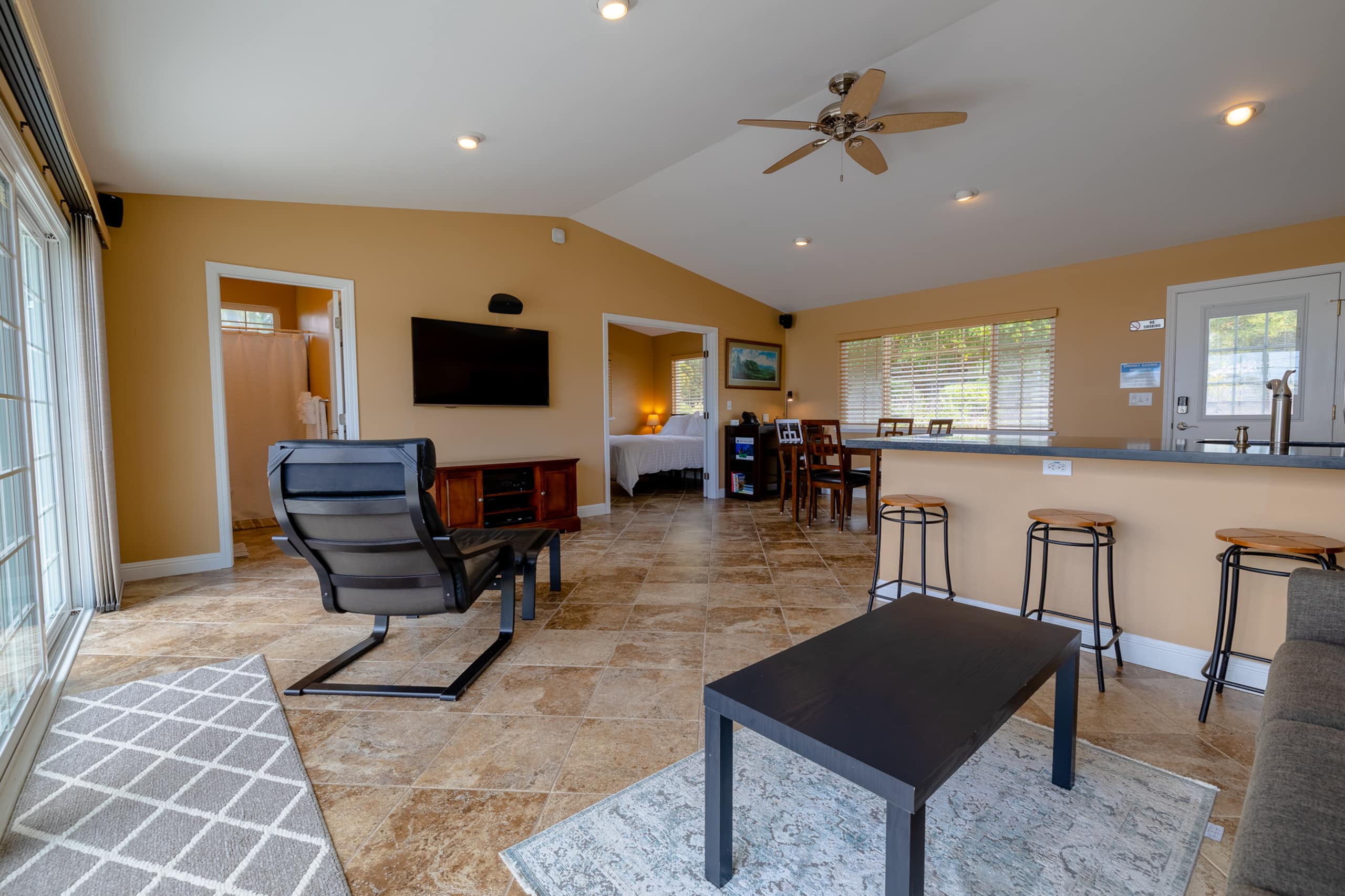 Home in Hilo · ★4.98 · 1 bedroom · 2 beds · 1 bath - Image 1