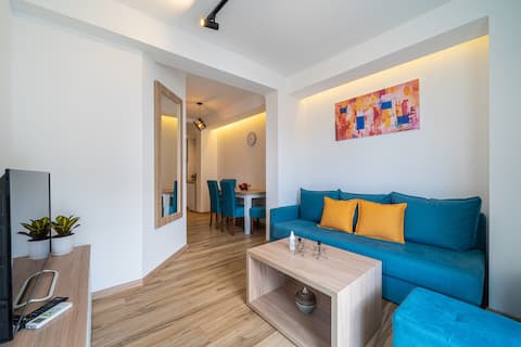 Popular Airbnb listing: 202 One bedroom Apt, 750m from sea, Parking, Pool in Babin Do